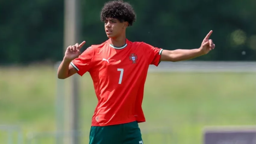 El hijo de Cristiano Ronaldo debutó en la selección de Portugal y metió un doblete en la final