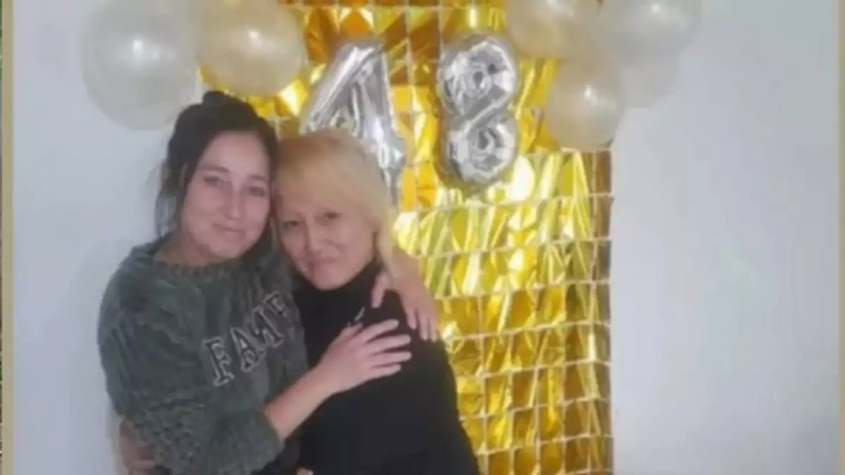 Alison con su mamá