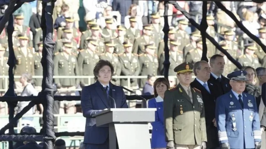 Milei respaldó a las Fuerzas Armadas en el acto por el Día de la Bandera 