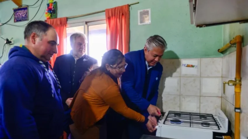 A 70 años de la Provincialización de Neuquén, Guañacos dejó atrás el brasero y celebró la llegada del gas