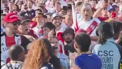 Un hincha de Boca se metió en la tribuna de River y fue echado 