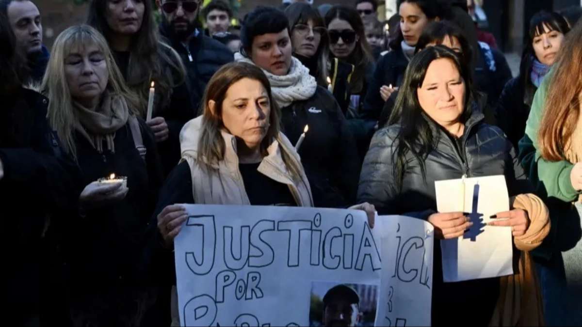 Dolor y pedido de justicia: conmovedoras despedidas a Pablo Mieres en Cutral Co y La Plata