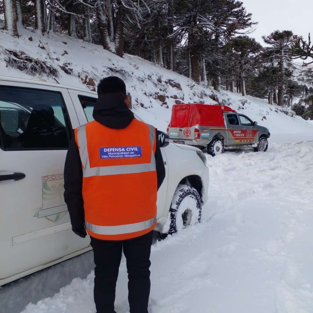 Rescataron a un conductor que estuvo más de 18 horas atrapado en la nieve con su camioneta