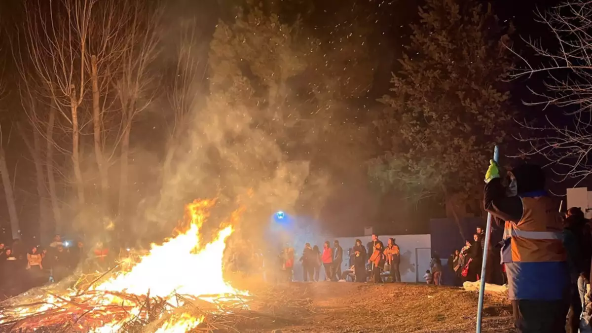 Fogata de San Juan en Neuquén: cientos de personas celebraron la tradicional quema en el barrio Río Grande