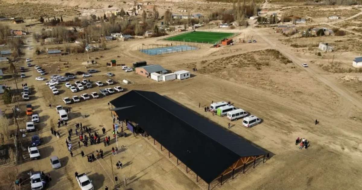 Los Catutos dejó atrás los trailers y tiene su propia escuela secundaria