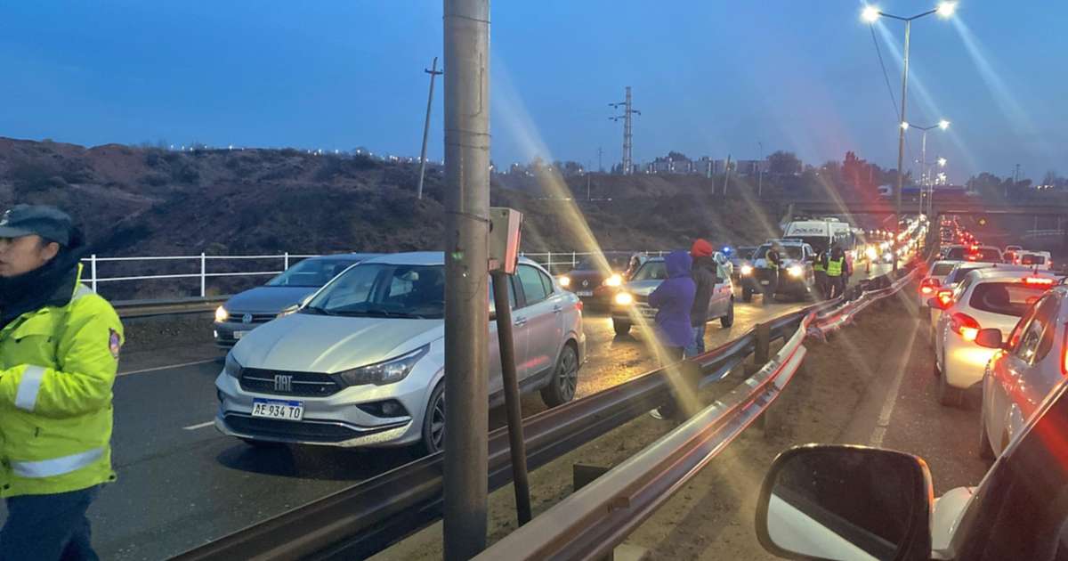 Mañana de terror en la Ruta 7: una ola de choques paralizó Neuquén y ...