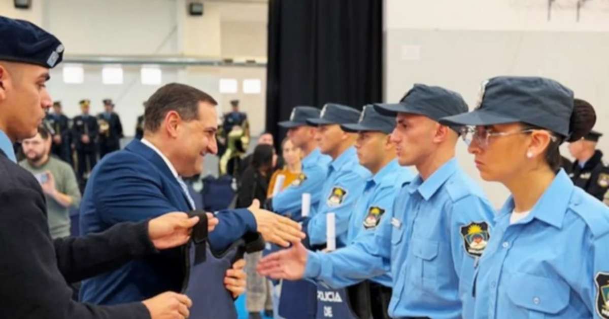 Imagen de la noticia "Neuquén suma 177 nuevos agentes de Policía para fortalecer la seguridad en toda la provincia" publicada por mejorinformado.com