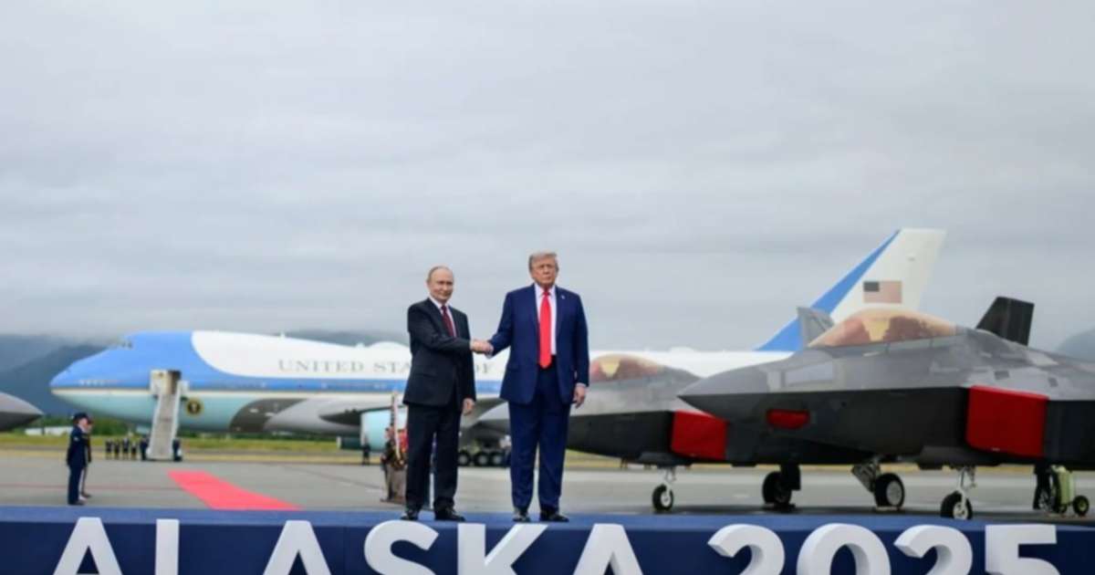 Donald Trump y Vladimir Putin están reunidos en Alaska para negociar el ...