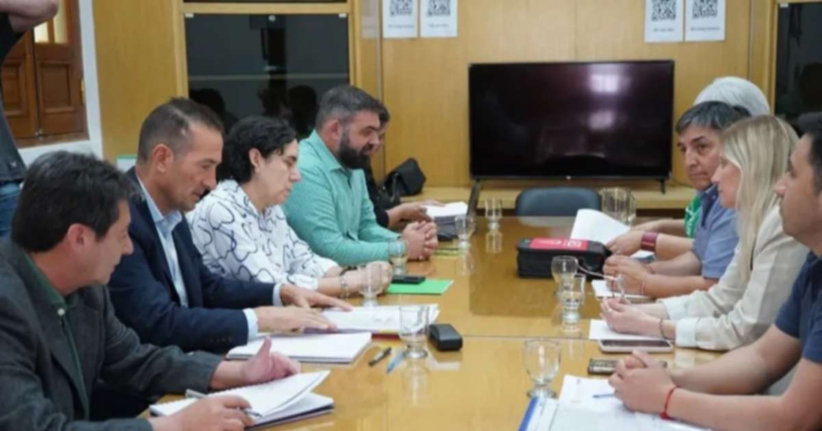 Reunión entre el Gobierno y los gremios estatales.