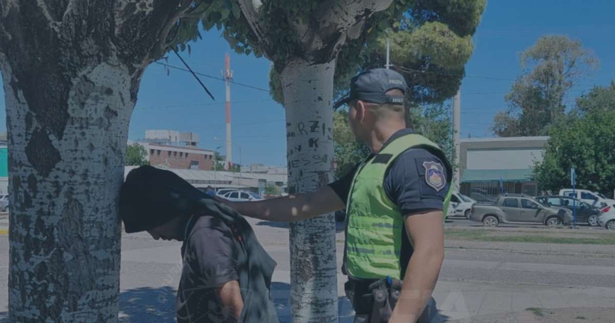 Detienen a hombre con cinco pedidos de captura por robos en la ciudad